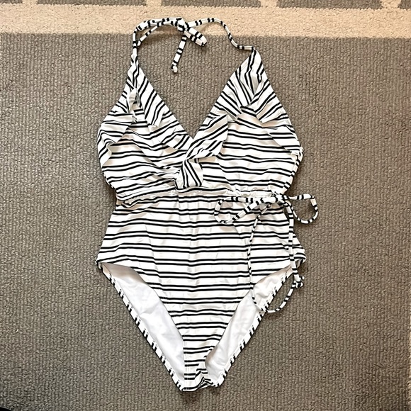 Cupshe bathing suit - Picture 1 of 4